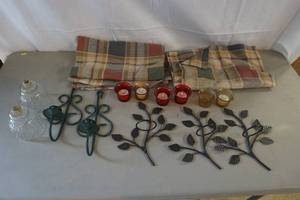 lot 420 image: wall decor
