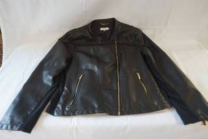 lot 424 image: Calvin Klein jacket