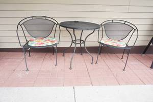 lot 440 image: patio set