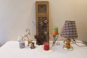 lot 449 image: candle decor