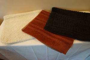 lot 452 image: accent rugs