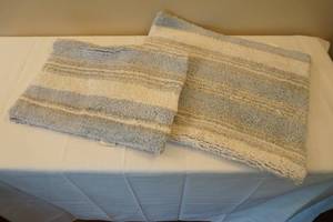 lot 454 image: accent rugs