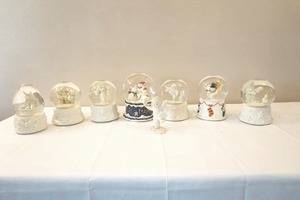 lot 466 image: Snow babies collection