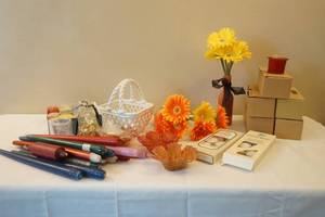 lot 469 image: candle decor