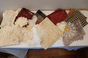 lot 474 image: doilies, cloth napkins