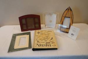 lot 476 image: Alaska photo album