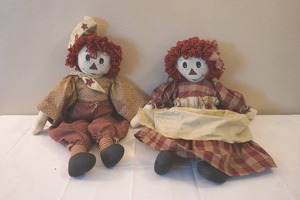 lot 477 image: Raggedy Ann & Andy