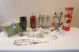 lot 492 image: craft items