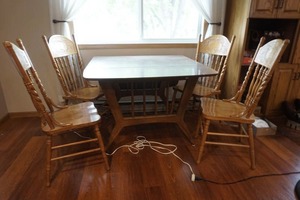 lot 506 image: dining table and chairs