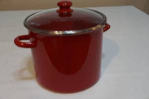 lot 515 image: enamel pot