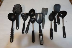 lot 520 image: kitchen utensils