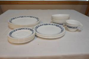 lot 541 image: vintage Corelle