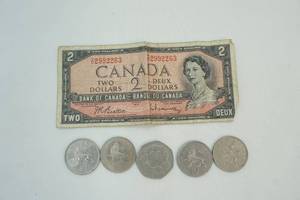 lot 569 image: foreign currency