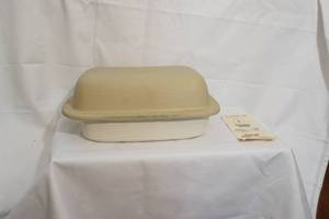 lot 579 image: pampered chef rectangular lid and bowl