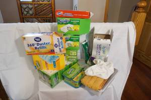lot 581 image: Swiffer cleaning pads