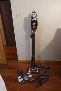 lot 584 image: shark vacuum