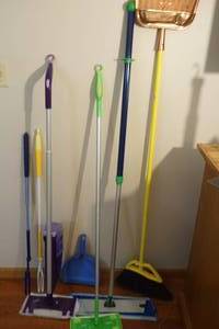 lot 585 image: cleaning mops