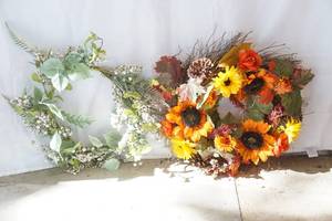 lot 601 image: door wreaths