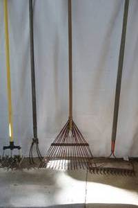 lot 607 image: garden tools