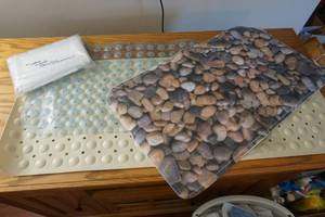 lot 616 image: bath mats