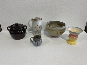 lot 4 image: Assorted Pottery