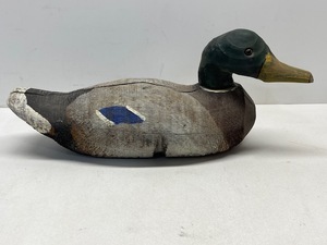 lot 8 image: Wooden Duck Decor