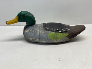 lot 9 image: Wooden Duck Decor