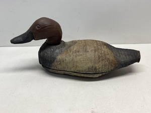 lot 10 image: Wooden Duck Decor