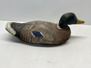 lot 11 image: Wooden Duck Decor