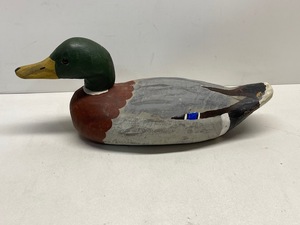 lot 12 image: Wooden Duck Decor