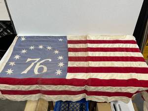 lot 13 image: 13 Star 76 Flag