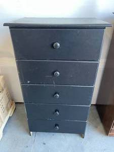 lot 18 image: Dresser