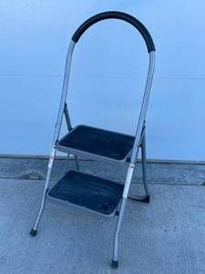lot 21 image: Step Stool