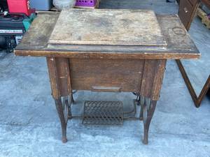 lot 22 image: Vintage Sewing Table