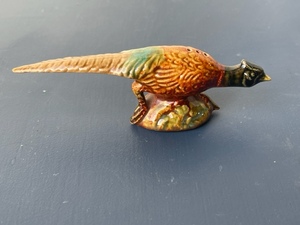 lot 86 image: Rosemeade Pottery SaltPepper Shaker