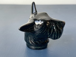 lot 88 image: Rosemeade Pottery SaltPepper Shaker