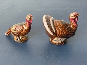 lot 91 image: Rosemeade Pottery SaltPepper Shakers