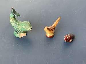 lot 92 image: Rosemeade Pottery SaltPepper Shakers