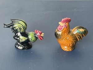 lot 93 image: Rosemeade Pottery SaltPepper Shakers