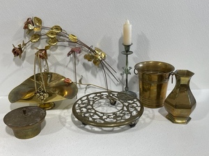 lot 35 image: Assorted Brass and Decorative Items
