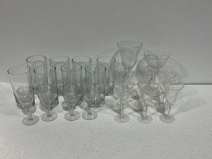 lot 41 image: Large Assortment of Glassware