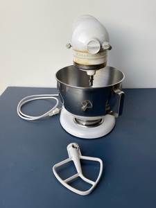 lot 99 image: Kitchen Aid Mixer