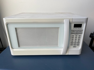 lot 100 image: Hamilton Beach Microwave