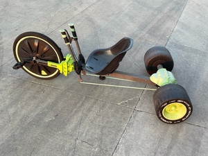 lot 106 image: Huffy Green Machine