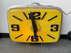 lot 142 image: Vintage Clock