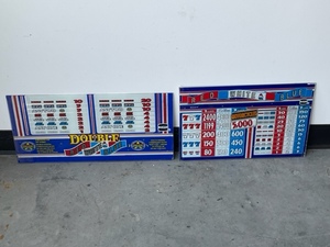 lot 150 image: Slot Machine Glass Panels