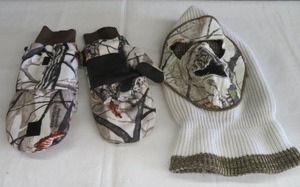 WHITE CAMO FACE MASK  GLOVES NEW LOOKING