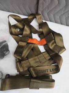 RIVERS EDGE HUNTING HARNESS.  NEW