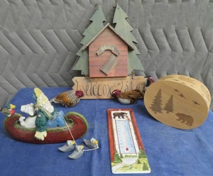VINTAGE DAVID FRYKMAN FIGURINE  WOOD SIGN