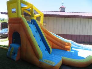 BOUNCE HOUSE